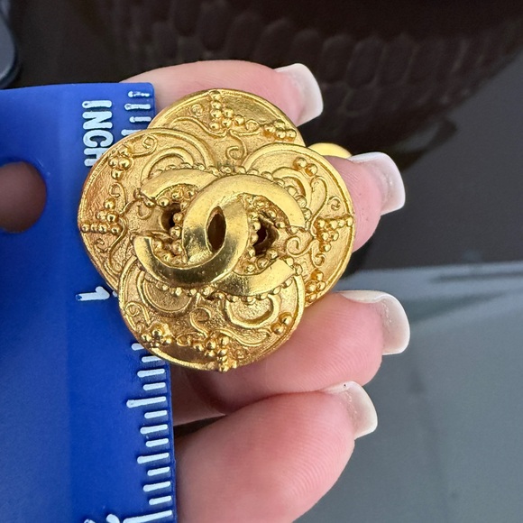 LOT 2089 24K gold plated CHANEL vintage vine grape clip on earrings - Picture 4 of 6